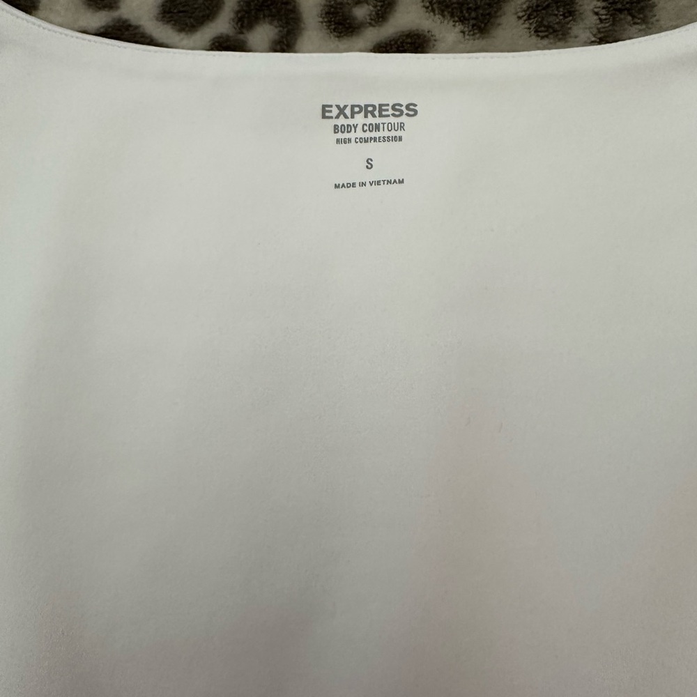 Express Body Contour High Compression Sweetheart Cropped Tank White Size Small - Picture 9 of 17